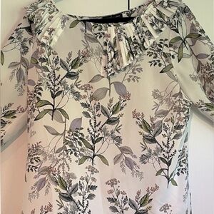 Cutest floral long sleeve blouse with ruffle detail